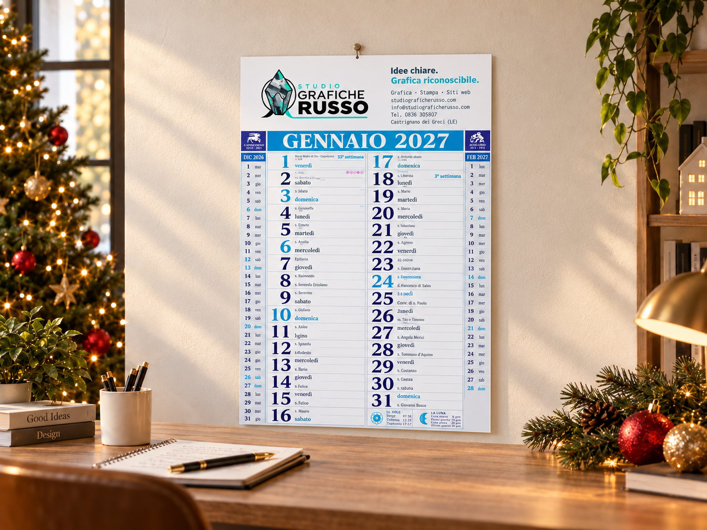 Calendario da parete blu in ambientazione natalizia
